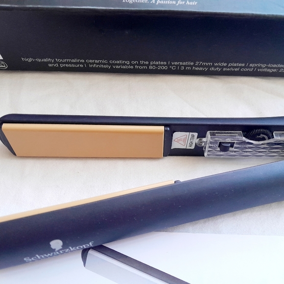 Schwarzkopf Professional - Jaguar ST500 Tourmaline Ceramic Hair Straightener - Picture 3 of 4